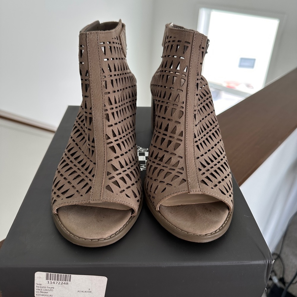 Vince Camuto Triana Cutout Sandal - Taupe - Size 9